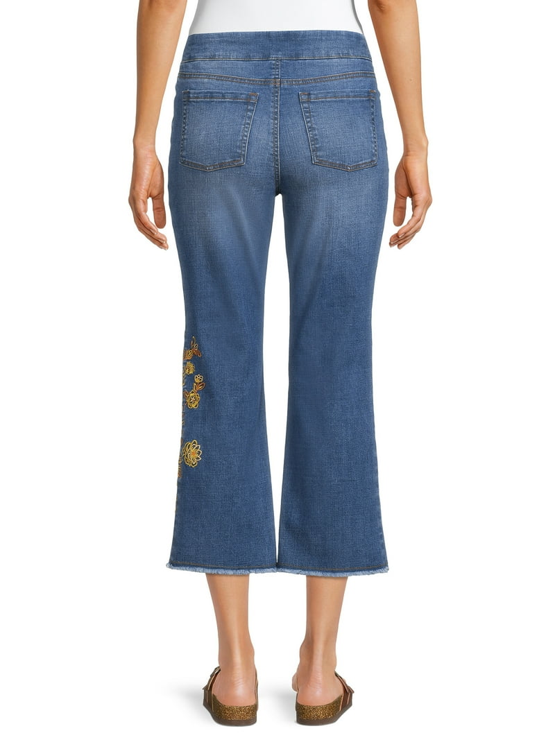 The Pioneer Woman Women's Embroidered Cropped Jeans with Pockets