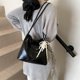 thumbnail image 2 of Bolso de cubo retro popular para mujer, nueva versión coreana 2025, bolso de un solo hombro debajo del brazo, bolso de mensajero informal y versátil, 2 of 5