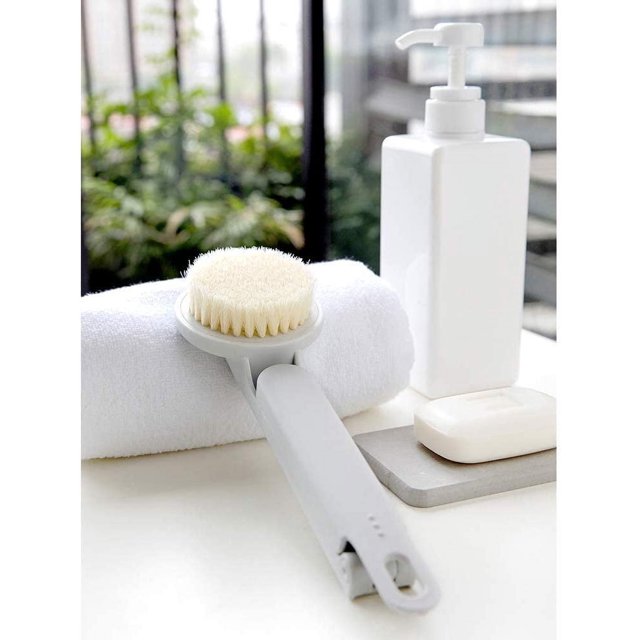 Cepillo corporal flexible de silicona, cepillo de baño de mango largo para viajes, cepillo de ducha antideslizante con cerdas ultra suaves (blanco)