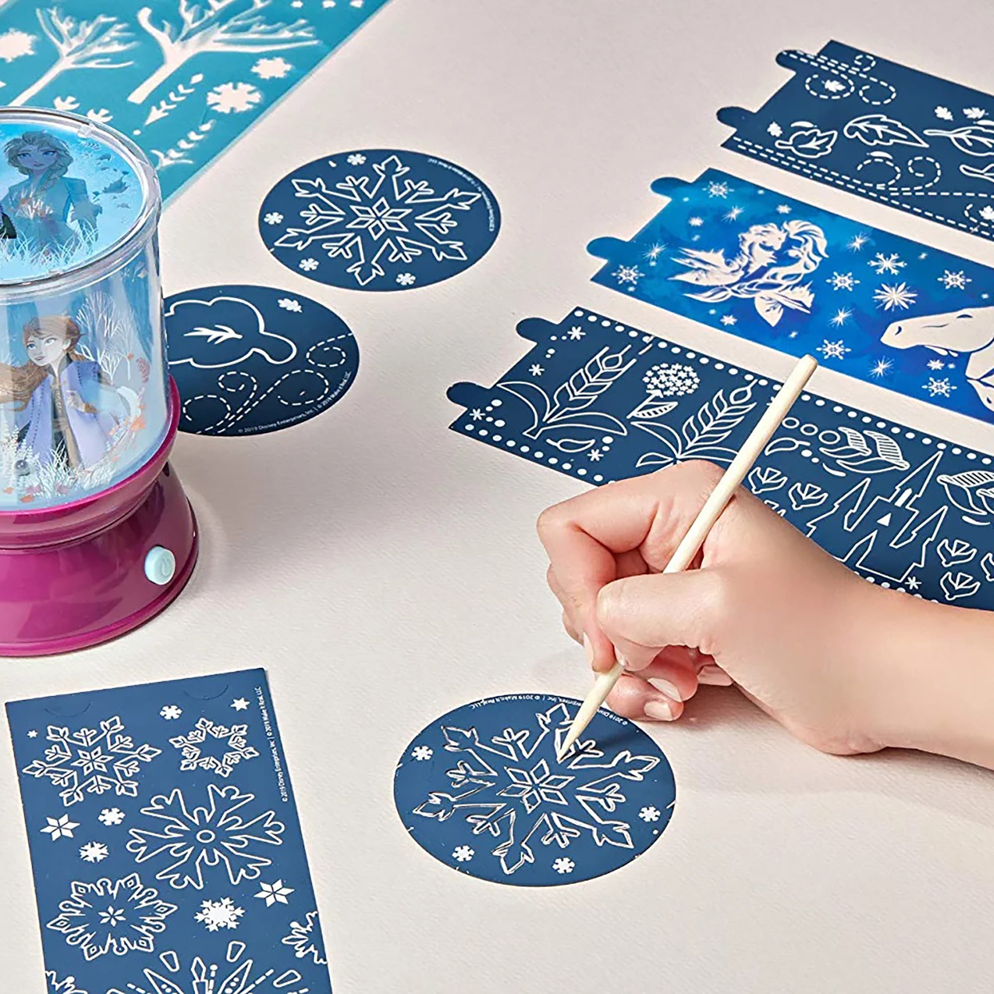 Disney Frozen II: Scratch Art Light Projector - Design Your Own Light Show, Scratch Art into Film & Project, Tweens & Girls Ages 8+