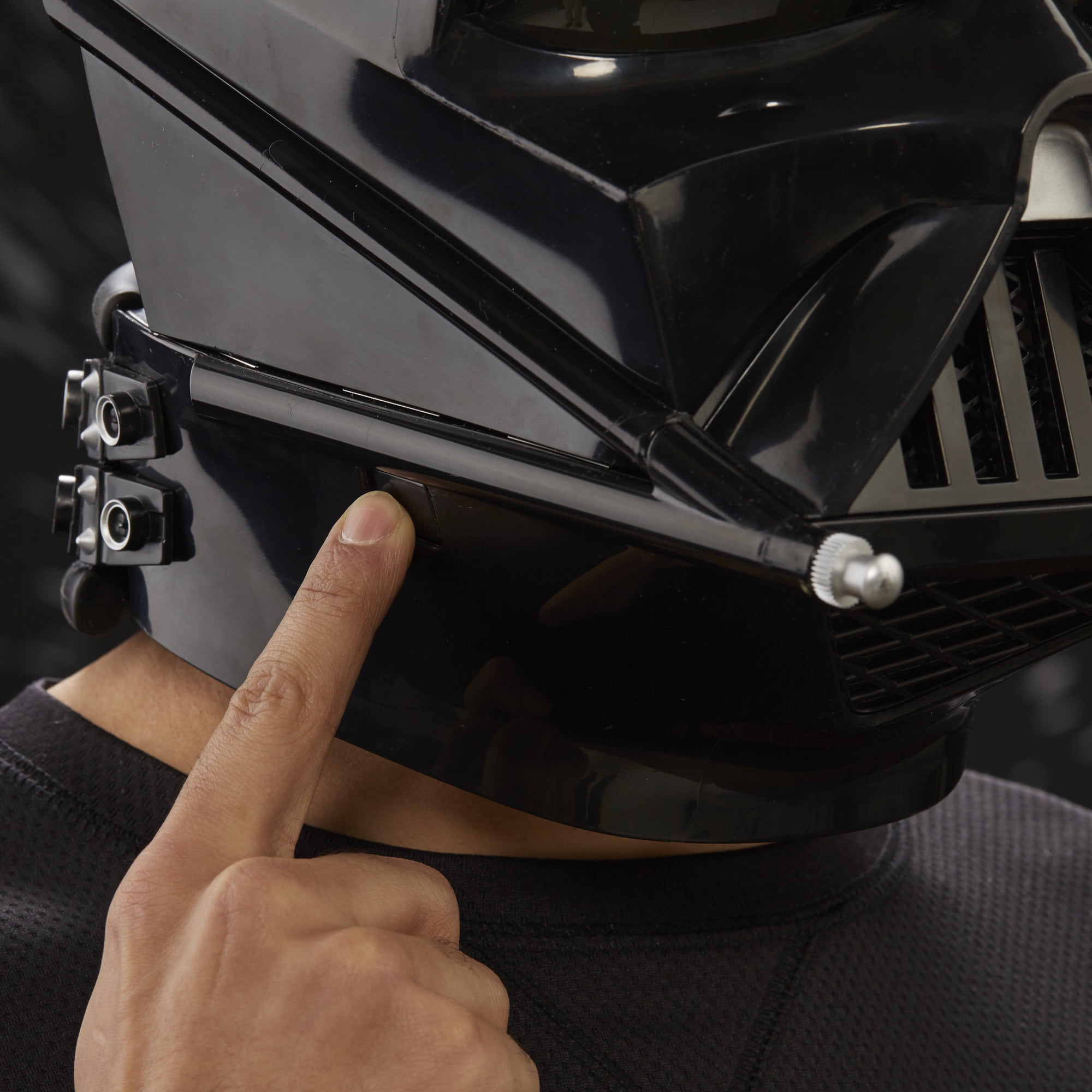 NEW Star Wars The Black Series Darth Vader Premium Electronic Helmet IN HAND 