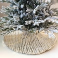 thumbnail image 1 of Pie De Árbol De Navidad Christmas Tree Skirt 122cm De Diámetro Modelo Aureo Color Blanco Con Impresión Metálica Dorada Tela Plush Fabric Decoración Navideña Artego, 1 of 7