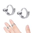 thumbnail image 1 of Ubuymart Paquete de 2 anillos de ganchillo para dedos, anillo de tensión de ganchillo ajustable, guía de hilo abierta de metal, soportes para dedos, dedales para tejer para ganchillo, color plateado, 1 of 5