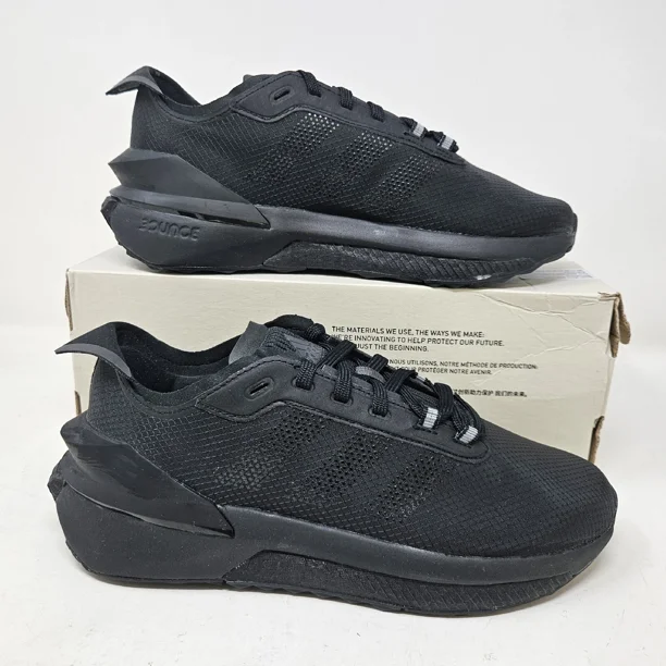 Adi - das AVRYN Athletic Gym Running Shoe / Triple Black / HP5982 / Mens 6, Wmns 7