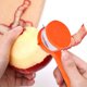thumbnail image 2 of Pelador con recipiente Pelador de verduras con recipiente para almacenar Pelador de patatas Pelador de frutas multifuncional con recogedor Pelador de cocina manual para patatas, manzanas y zanahorias, 2 of 7