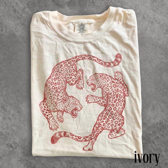 Vintage Fighting Leopards T-Shirt – Engraved Style Big Cat Graphic Tee – Retro Jungle Wildlife Aesthetic