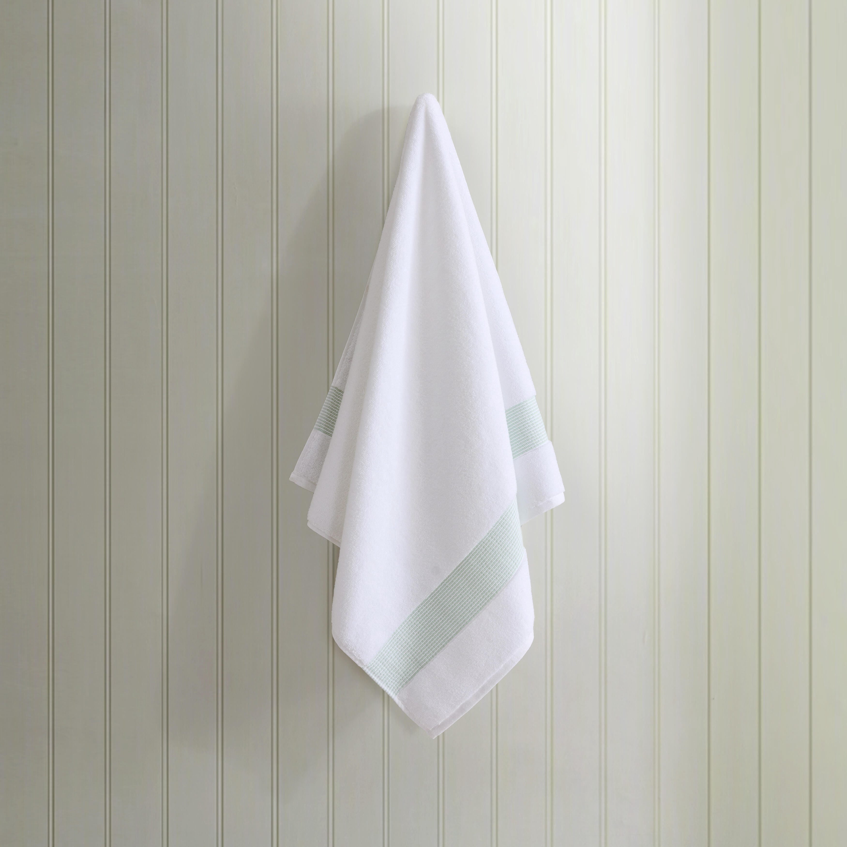 Martha Everyday Wavy Tide 2-Piece White /Sage Solid Zero Twist Cotton Bath Towel Set