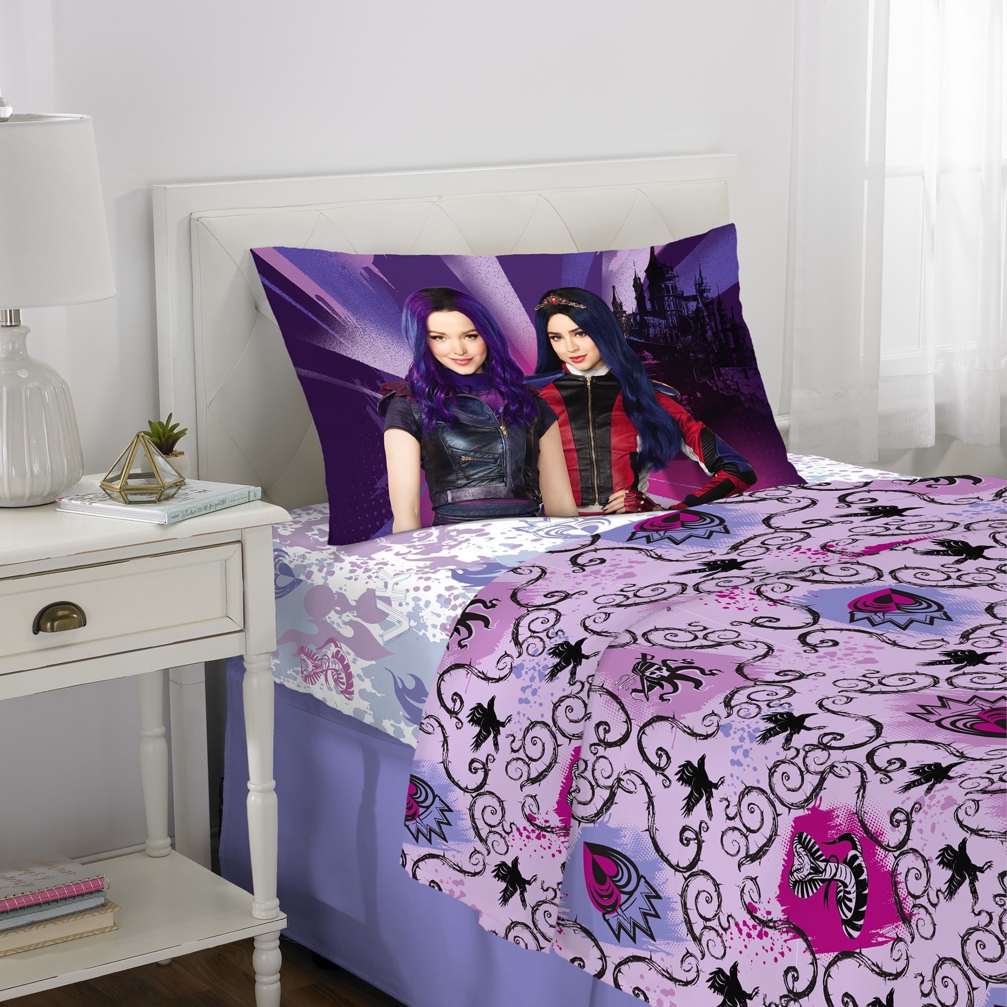 NEW Details about   Descendants 3 Bed in a Bag 5 Piece Reversible Comforter & Sheet Set Twin 