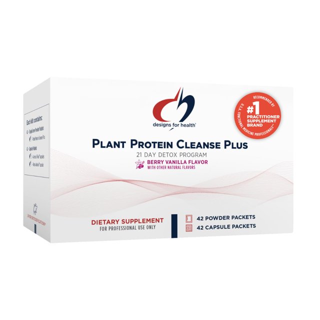 diseños de programas de desintoxicación para la salud: limpieza con proteínas vegetales de 21 días caja frontal 3/4 centrada; paquete blanco con logotipo Designs for Health y texto impreso “Plant Protein Cleanse Plus” y “21 day detox program”, sello naranja visible con “#1 practitioner supplement brand”, leyenda impresa “42 powder packets” y “42 capsule packets” y nota de sabor berry vanilla; presentación dirigida a desintoxicación hepática y proteína vegetal en polvo para profesionales de la salud.