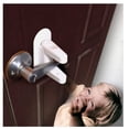 thumbnail image 1 of El bloqueo de la palanca de la puerta (juego de 2) evita que los niños pequeños abran las puertas. Fácil operación con una sola mano para adultos. ABS duradero con adhesivo 3M. Instalación sencilla,, 1 of 5