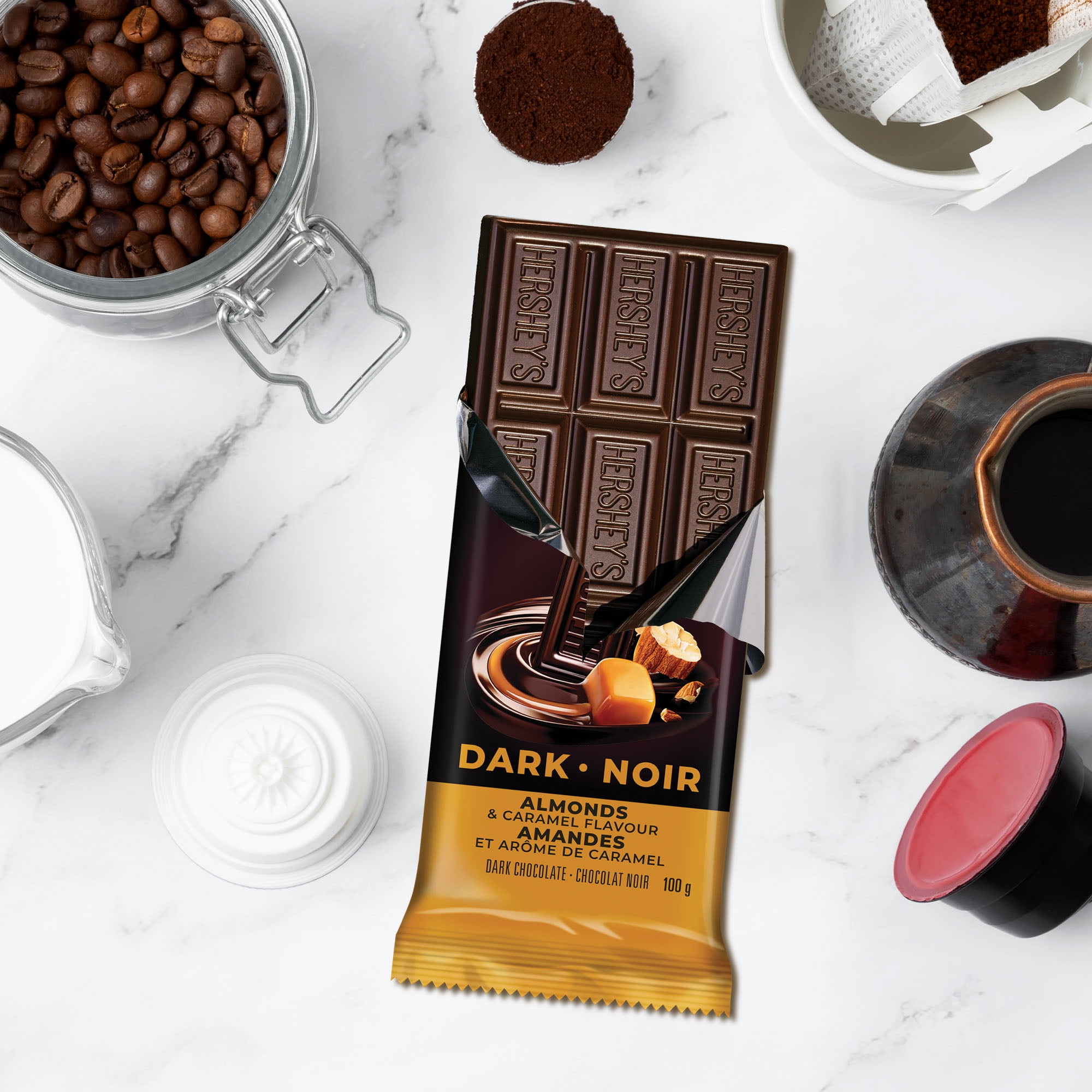 HERSHEY'S Signature Dark Almonds & Caramel Bar 100g