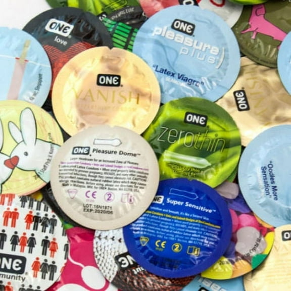 ONE Extra Sensitive Sampler   Silver Lunamax Pocket Case, Lubricated Latex Condoms-24 Count