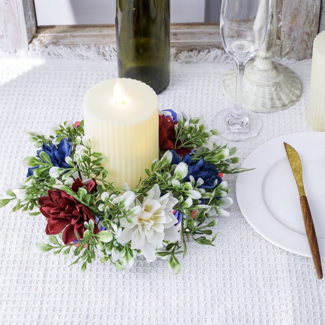 Trayknick and Anneaux de Bougie Couronnes Artificielles, Patriotiques Rouges Blancs Bleu Floral Bougie Anneau Centre pour Couronnes de Bougie Pilier pour Porte d'Entrée 2PCS