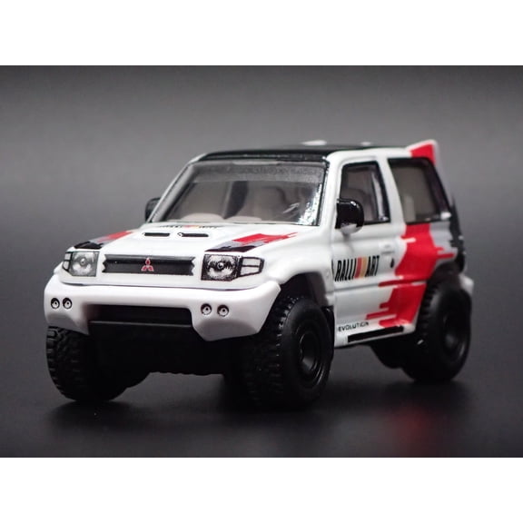 Open Box 1997-1999 MITSUBISHI PAJERO EVOLUTION SUV 1:64 SCALE DIORAMA DIECAST MODEL CAR