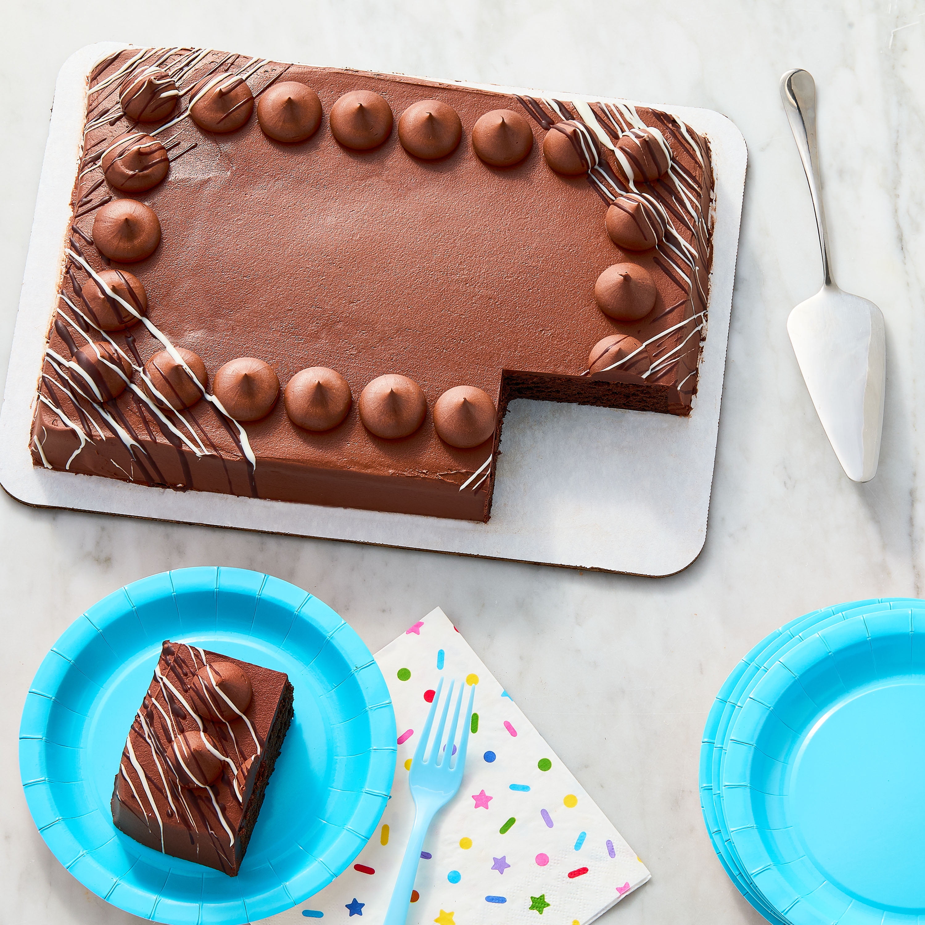 Freshness Guaranteed Triple Chocolate Cake, Made with Hershey's Icing, Serves 18, 50oz (Refrigerated Desserts)