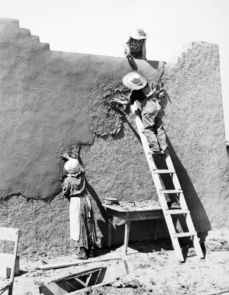 New Mexico Adobe House Nreplastering An Adobe House At Chamisal New
