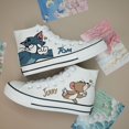 thumbnail image 1 of Primavera y otoño Nuevos zapatos de lona de caña alta para hombres de marca compartida Tom y Jerry Zapatos de pareja de estudiantes versátiles de moda de estilo coreano para mujeres ins, 1 of 4