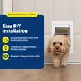 thumbnail image 2 of Puerta para mascotas pequeña PetSafe Freedom de aluminio, blanca, con flap tintado, 2 of 9