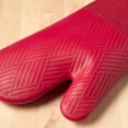 thumbnail image 4 of TOWN & COUNTRY BASICS Basketweave Soft Silicone Oven Mitt 2-Pack Set, Heat Resistant up to 500F, Flexible Silicone, Non-Slip Grip, Red, 7.5"x13", 4 of 6