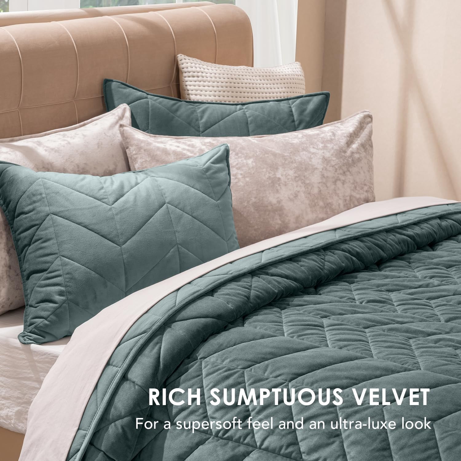 EVERGRACE 3 Pieces Luxurious Velvet King Quilts, Ultra Soft Lightweight Velvet Comforter Set, Matelasse Oversized Bedspread Coverlet for All Season with 2 Shams, Forest Green, 108''x96''