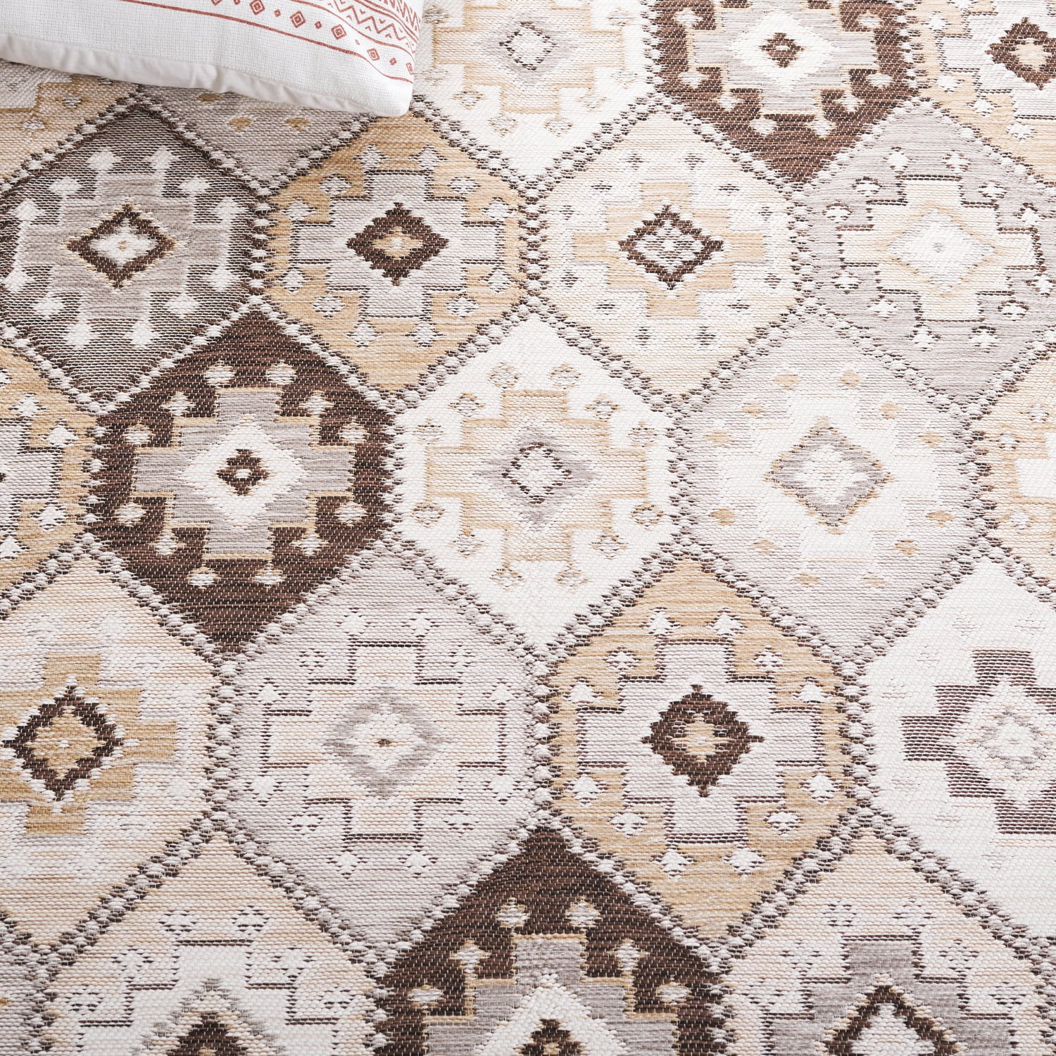 SAFAVIEH Sunrise Lara Geometric Reversible Indoor/Outdoor Area Rug, Ivory/Beige Brown, 5'3" x 7'7"