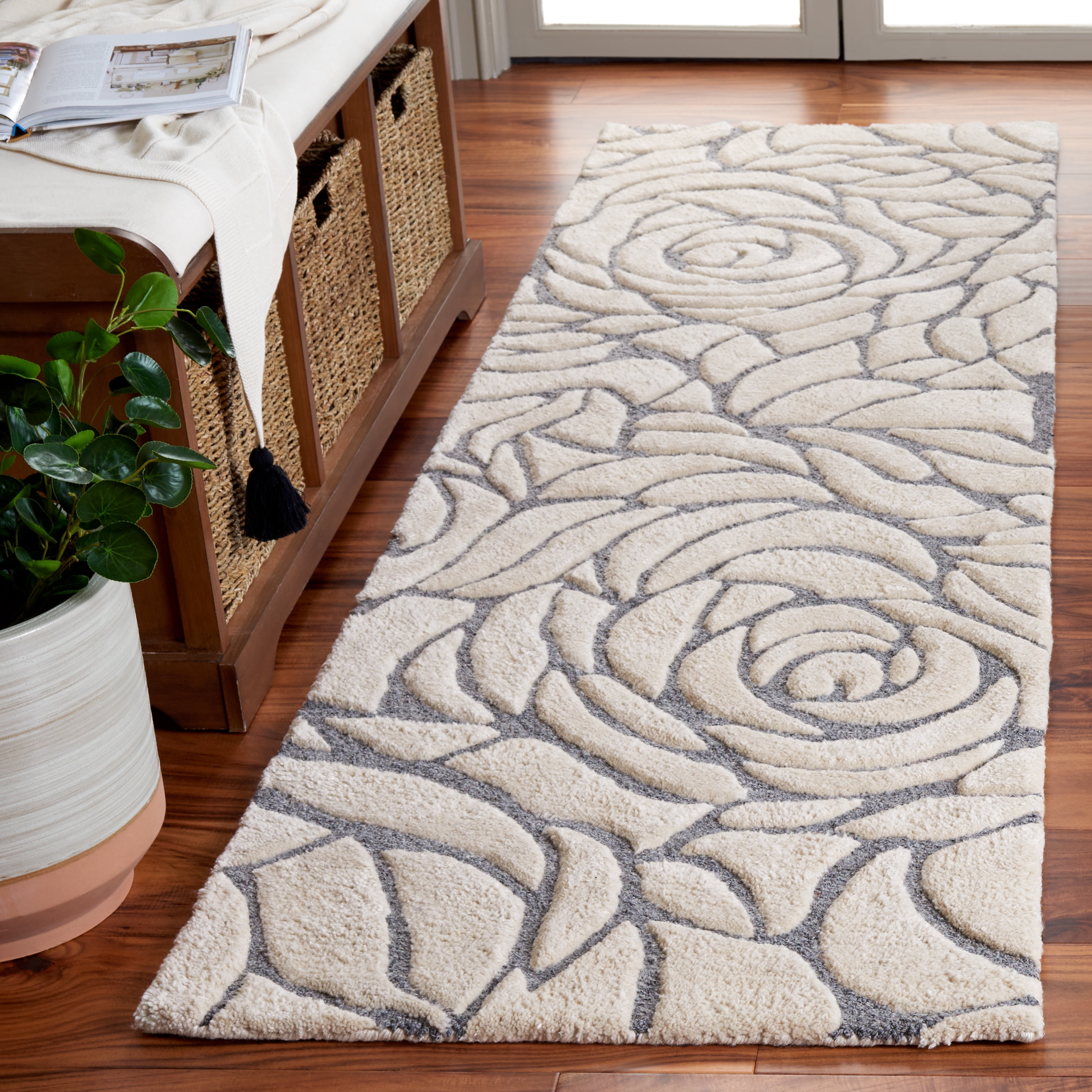 SAFAVIEH Casablanca Yadira Floral Shag Runner Rug, Ivory/Grey, 2'3" x 12'