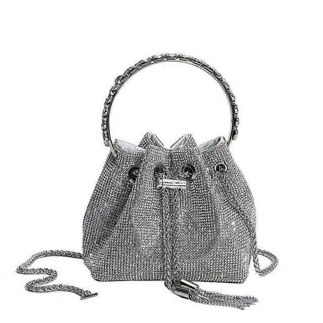 bolsos de hombro bolso bandolera carteras bolsos de mano cristales bolso de noche plata Meskcv bolso cubo plateado cubierto de cristales de imitación, vista frontal con asa metálica rígida en aro, cadena larga trenzada para bandolera, cierre de cordón con borlas metálicas y forro de tela visible; apto para bodas, cócteles y fiestas, también usado como cartera de mano.