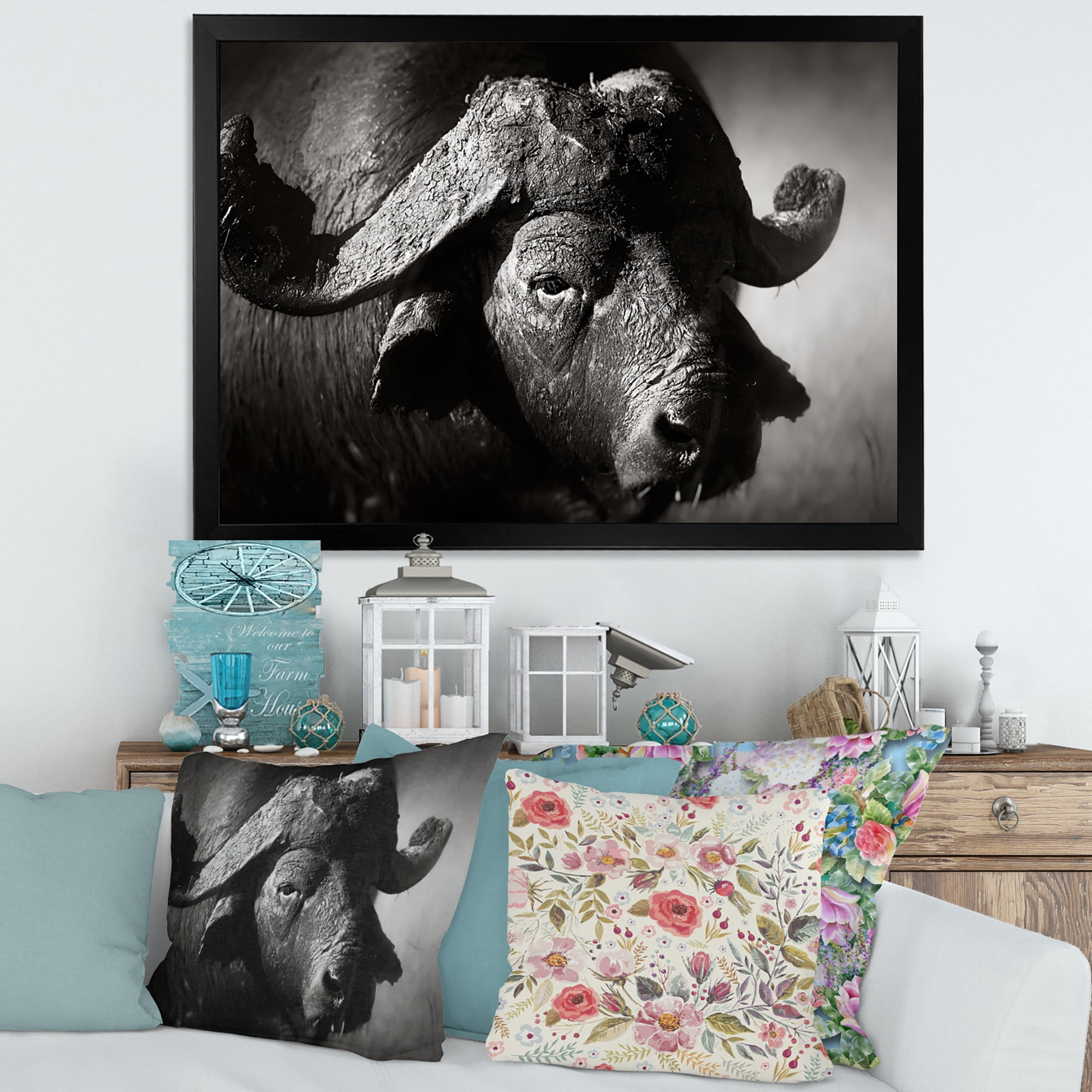 Designart 'Black and White Portrait Of Buffalo II' Farmhouse Framed Art Print