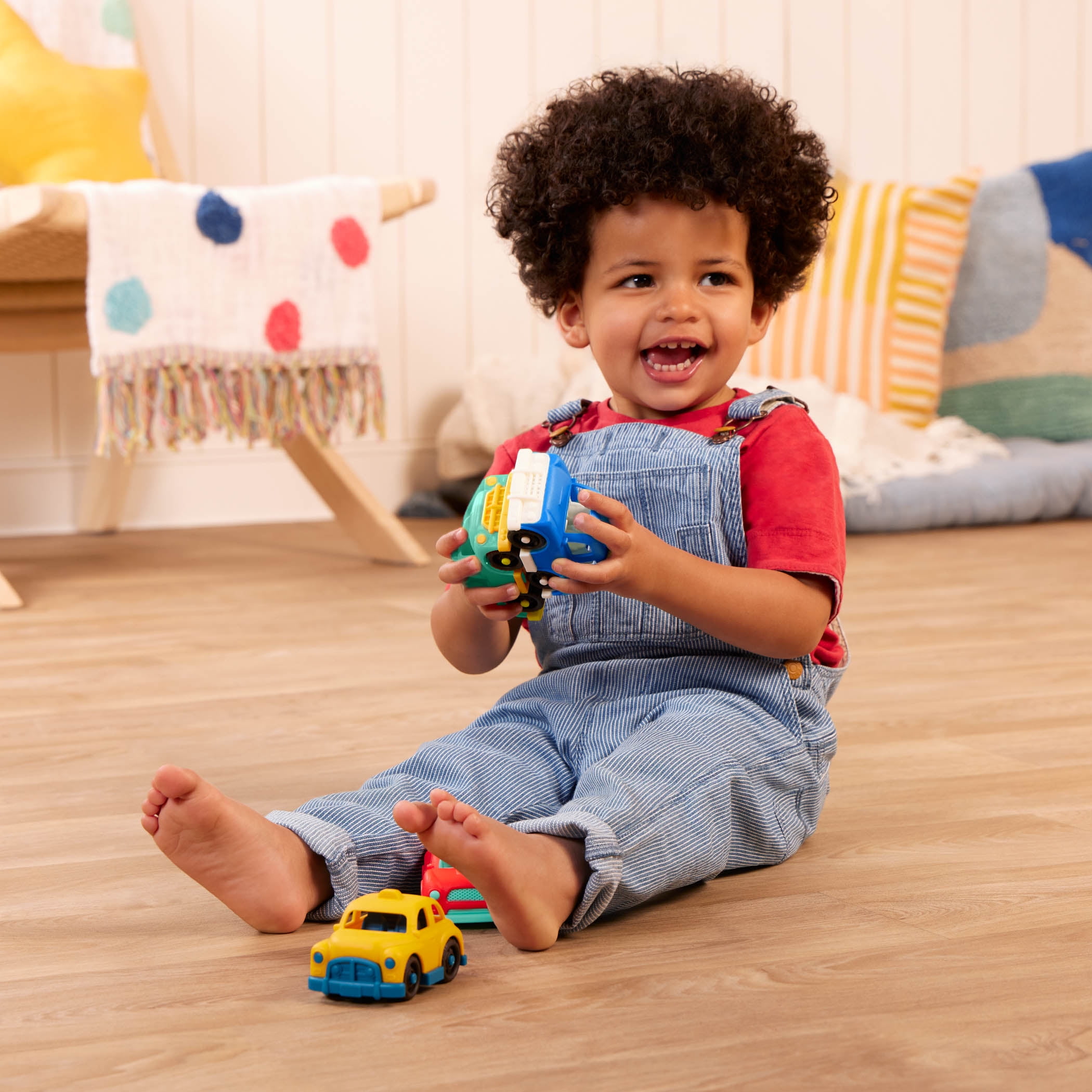 Battat Mini Riders – Ensemble de 4 véhicules : camionnette, voiture de sport, taxi, voiture de police | Jouets pour bébés et tout-petits BATTAT 4 MINIVOIT