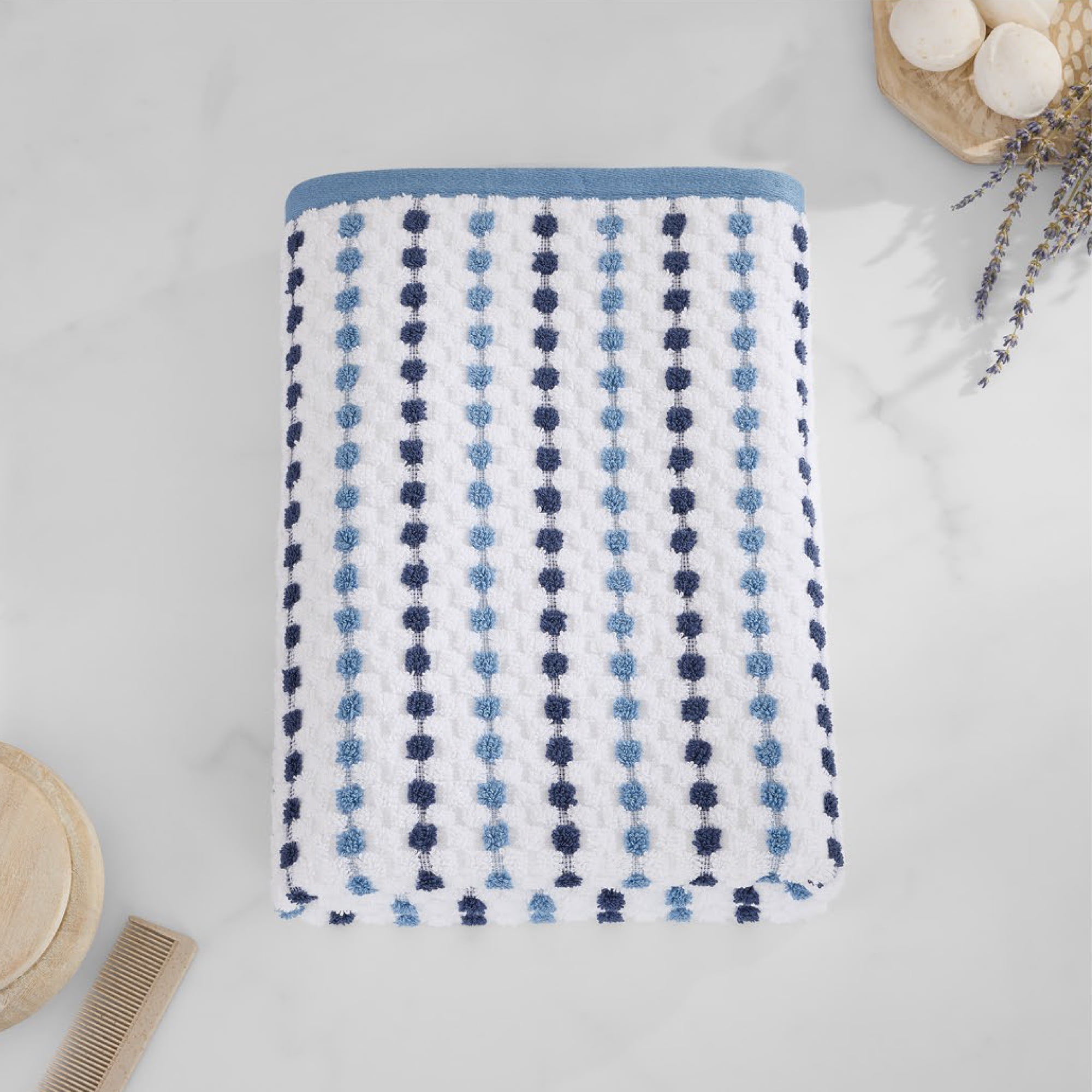 Mainstays Performance Cotton Bath Towel, Super Soft Quick Dry Fade Resistant, Blue Dot Pattern