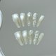 thumbnail image 1 of Armadura para llevar a mano Advanced Sense Cat's Eye Elegante margarita pintada a mano Rocío tridimensional Manicura blanca extraíble, 1 of 4