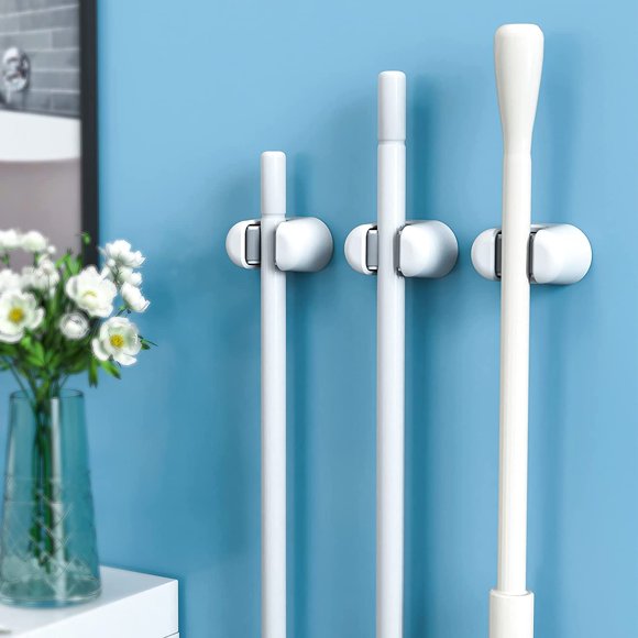 Plastic Hooks in Wall Hooks