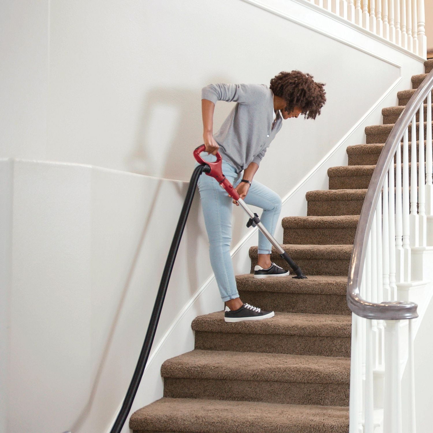 Shark NV150C, Aspirateur vertical Navigator Swivel Pro Complete, Rouge, 700W Une puissance de nettoyage