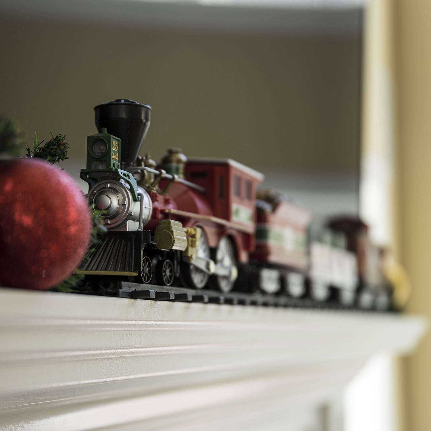 lionel north pole central ready to play train set