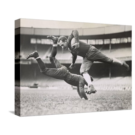 Art.com Chicago Bears Teammates Practicing as Joe Zeller Tries to Tackle Red Grange Stretched Canvas Print Wall Art 16 x 12