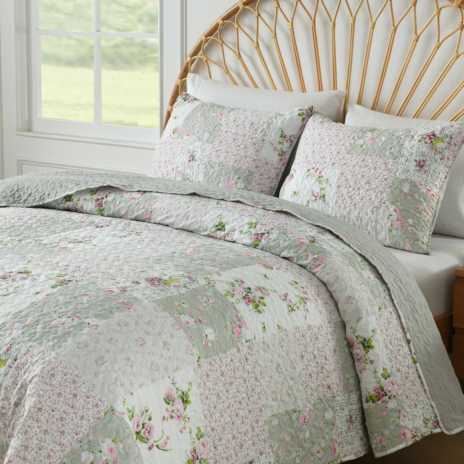 Queen Size Quilt Sets, Greagle 3-Piece Soft Warm Lightweight Bedspread Machine Washable Summer Quilt Bedding Set with Pillow Shams, Gray Plaid Patchwork Print, 90"x90"