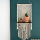 thumbnail image 3 of Estante de pared de tapiz Estante de pared bohemio, macramé, cuerda tejida a mano, decoración de pared, decoración artística, libros, jarrón, exhibición, dormitorio, baño, flor Fanmusic Estante de pared de tapiz, 3 of 7