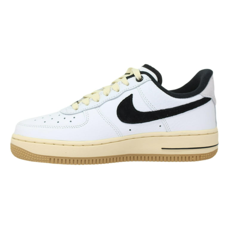Nike Womens Air Force 1 '07 in White - Size 8.5