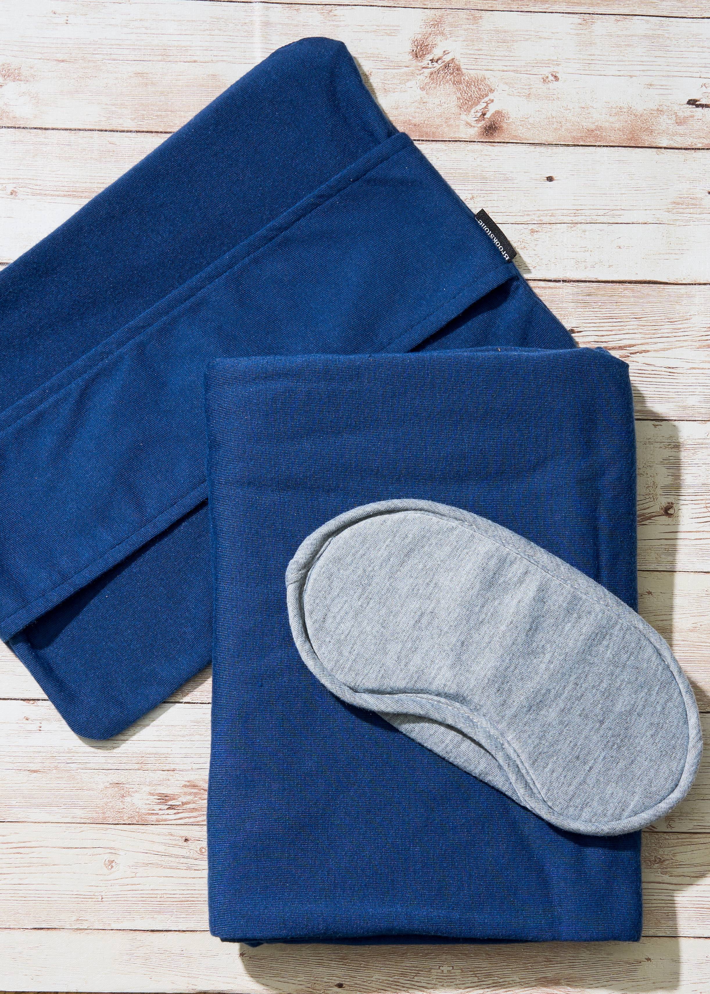 Brookstone Travel Blanket with Packing Case - Lightweight Portable Blanket  for Vacations, Airplanes, Trains, Buses, and Cars - Walmart.com
