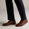 thumbnail image 2 of Gorra Oxford Clarks Tilden para hombre en piel color canela oscuro, 2 of 2