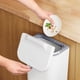 thumbnail image 5 of Basurero de pared de plástico blanco con tapa deslizante | Contenedor de basura para colgar en armario sin perforar | Sellado semiautomático de bolsas | Solución de almacenamiento para cocina y baño, 5 of 7