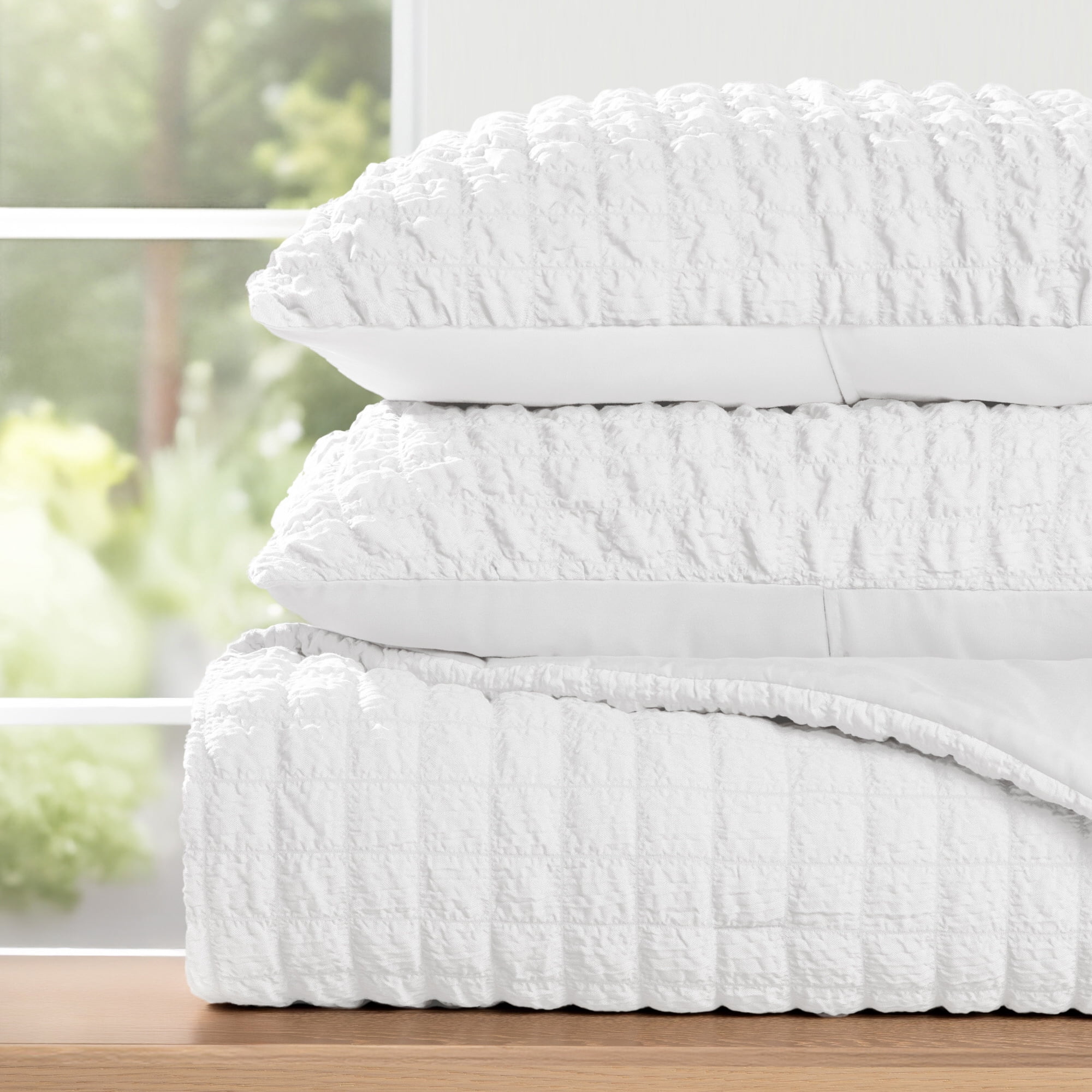 Noble Linens 3 Piece Seersucker Textured All Season Down-Alternative Comforter Set, White, Full/Queen