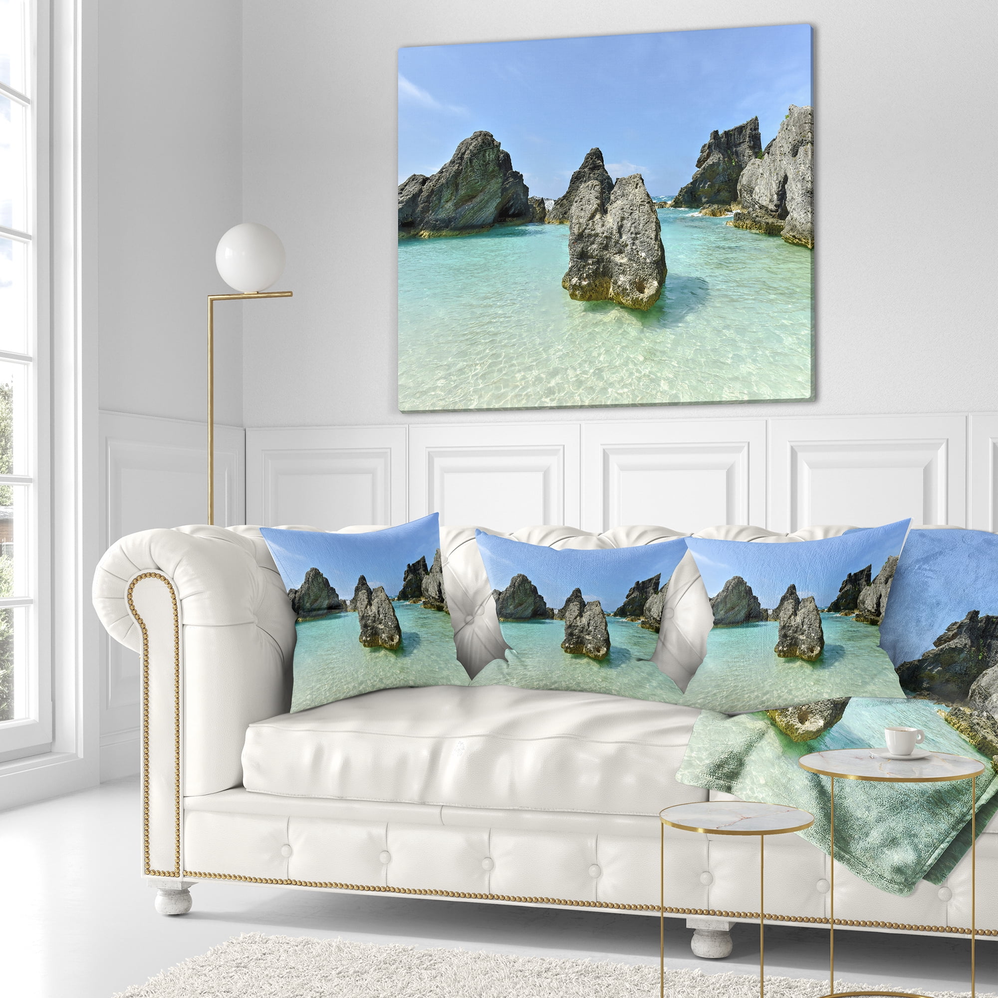 Designart Horseshoe Bay Cove Bermuda - Oversized Beach Throw Pillow - 16x16