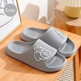 thumbnail image 1 of Zapatillas de baño con plataforma gruesa para mujer, chanclas antideslizantes de dibujos animados de gato, sandalias de playa para interiores y exteriores, verano 2024, 1 of 7