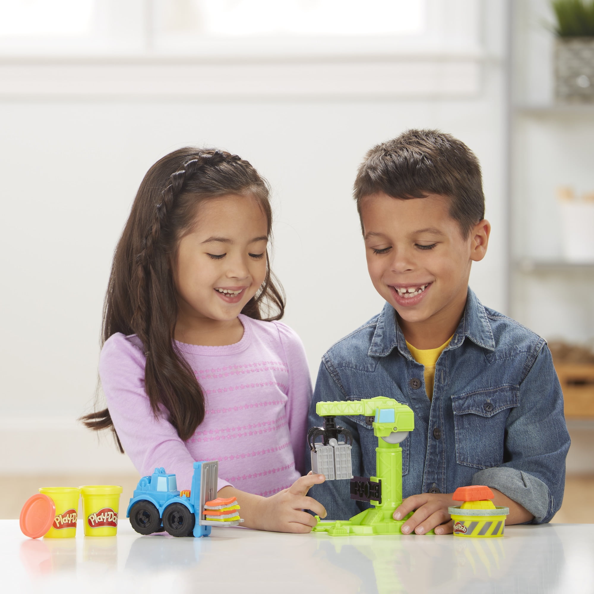 Play-Doh Wheels Crane and Forklift Set with 3 Cans of Dough