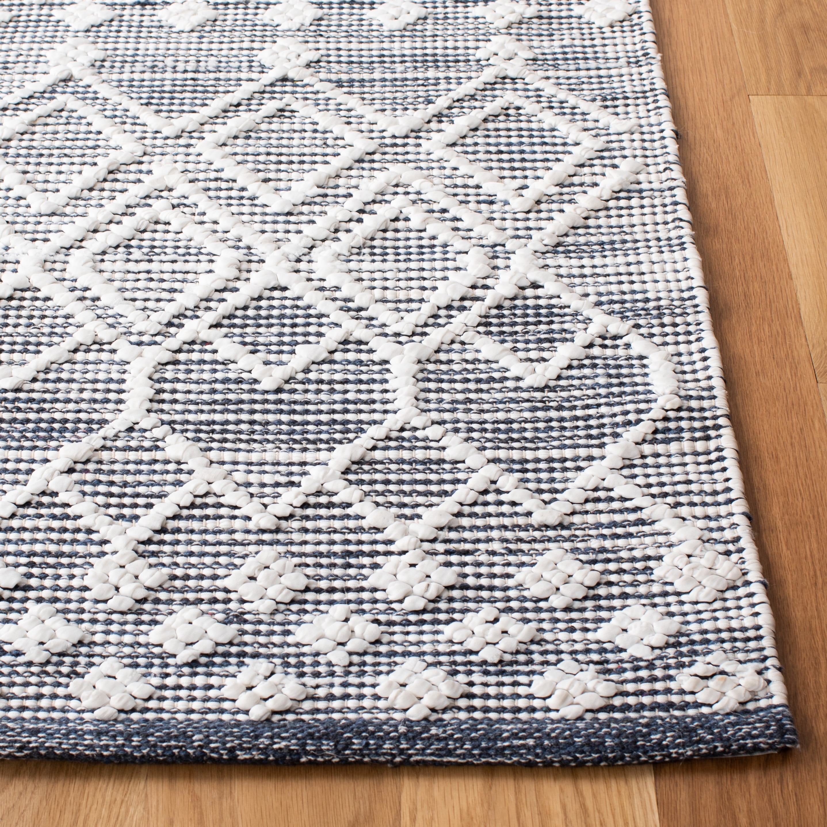 SAFAVIEH Natura Dashiell Geometric Area Rug, Charcoal/Ivory, 6' x 6' Square