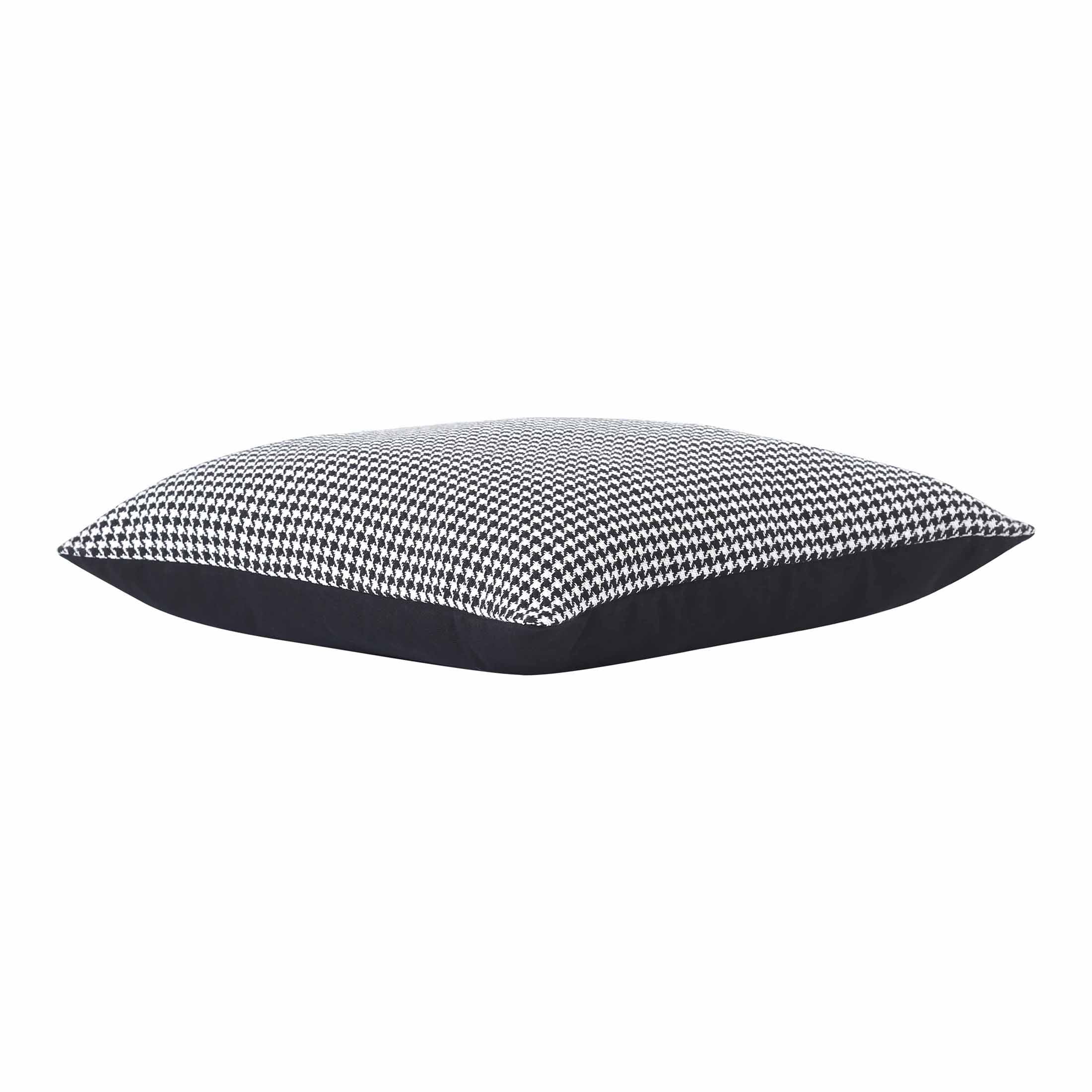 Mainstays 18 in x 18 in Black Houndstooth Woven Decorative Pillow