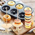 thumbnail image 3 of juego de soporte para exhibición de donas, forma creativa, reutilizable, borde liso, sin rebabas, amplia aplicación, fácil montaje, soporte para donas de postre de madera de grado alimenticio para p, 3 of 5
