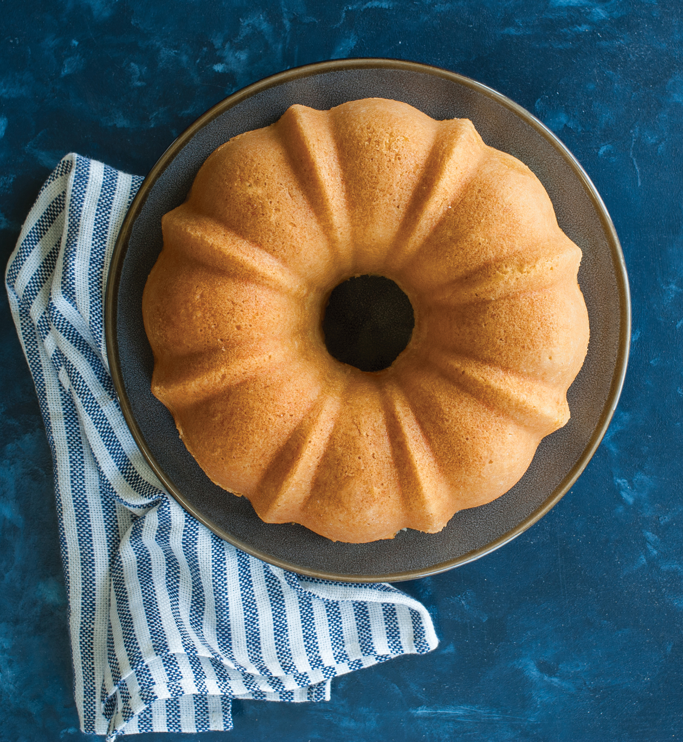 Nordic Ware Proform 12-Cup Nonstick Bundt Cake Pan photo 8