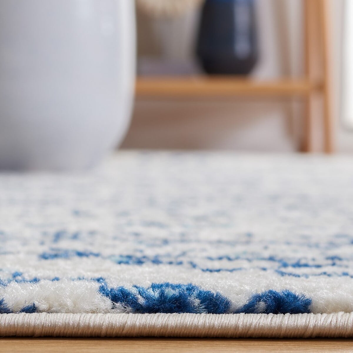 SAFAVIEH Tulum Lakisha Distressed Southwestern Area Rug, 8' x 10', Ivory/Navy